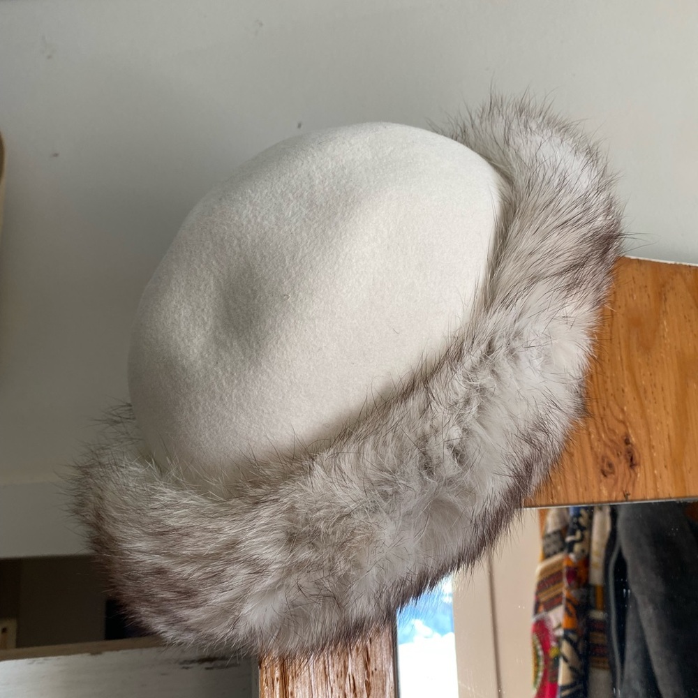 Vintage 80s White Gray Fox Fur Trim Hat Wool Felt